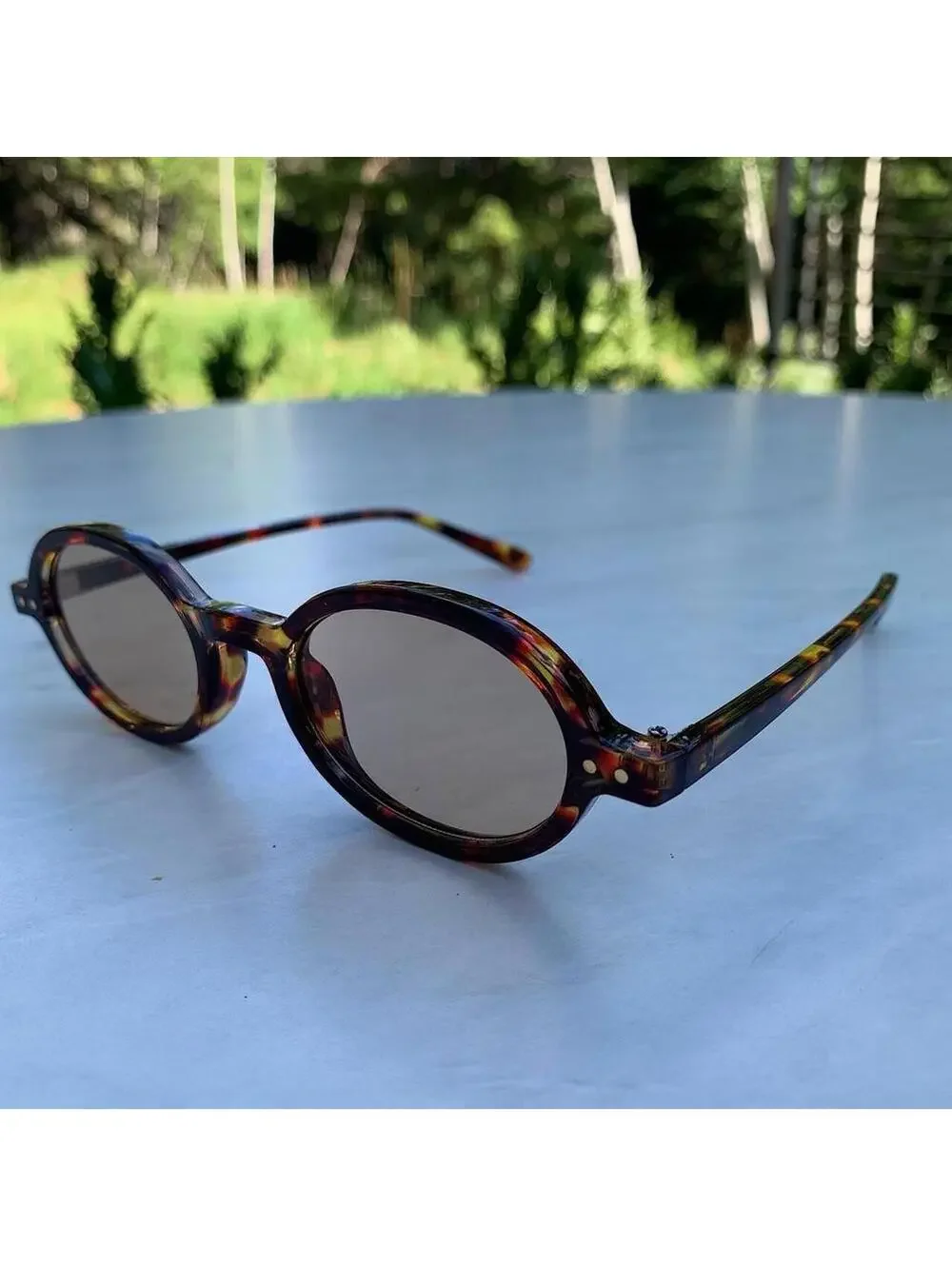 Vintage y2k style cheetah print oval sunglasses. Tinted oval Lenses. Very nice